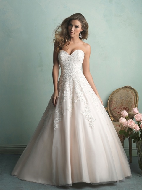http://svadba-msk.ru/img/common/dress/480x0x0/allure_bridals/allure_2014/7_9153f.jpg_1.jpg