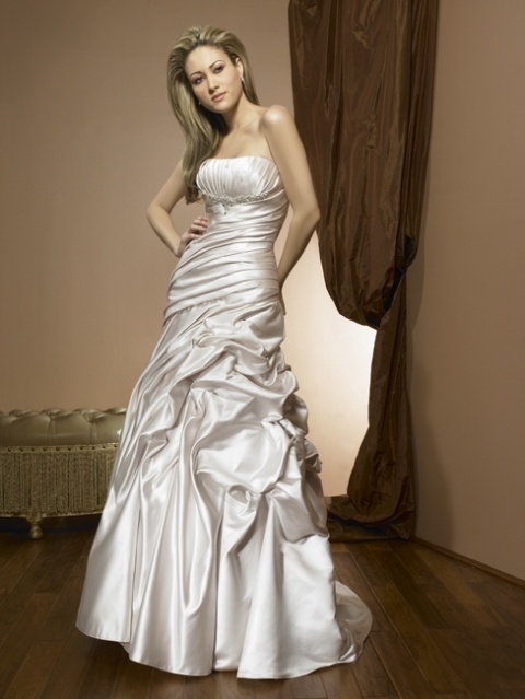 http://svadba-msk.ru/img/common/dress/480x0x0/allure_bridals/limited_2014/big_l300f.jpg_1.jpg
