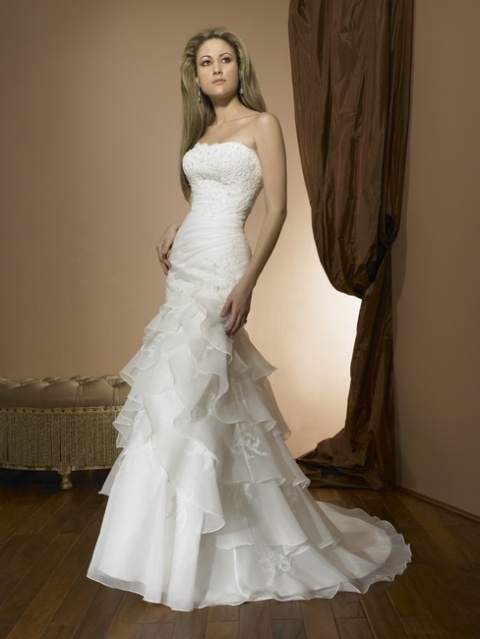 http://svadba-msk.ru/img/common/dress/480x0x0/allure_bridals/limited_2014/big_l301f.jpg_1.jpg