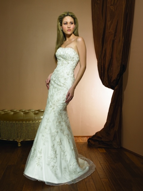 http://svadba-msk.ru/img/common/dress/480x0x0/allure_bridals/limited_2014/big_l303f.jpg_1.jpg