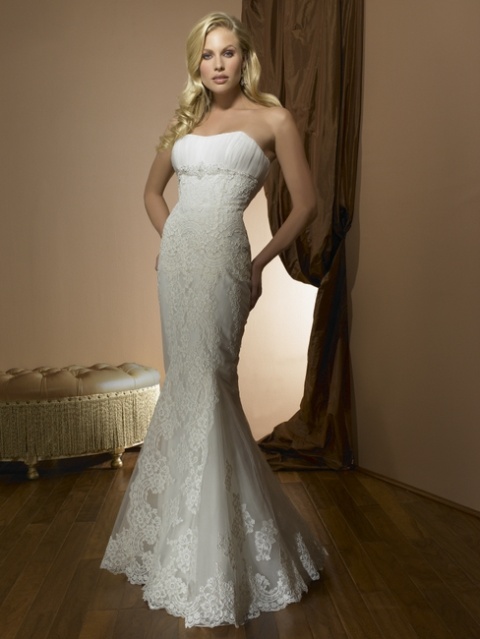 http://svadba-msk.ru/img/common/dress/480x0x0/allure_bridals/limited_2014/big_l309f.jpg_1.jpg