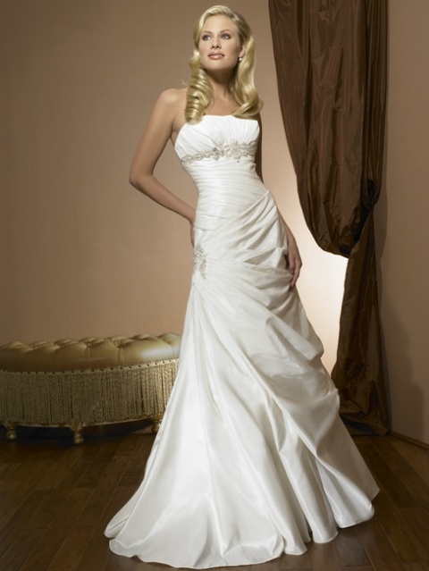 http://svadba-msk.ru/img/common/dress/480x0x0/allure_bridals/limited_2014/big_l310f.jpg_1.jpg