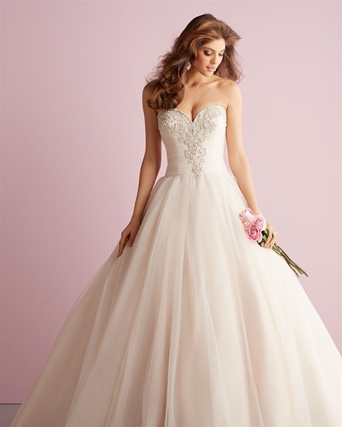 http://svadba-msk.ru/img/common/dress/480x0x0/allure_bridals/romance_2014/7_2710f.jpg_1.jpg