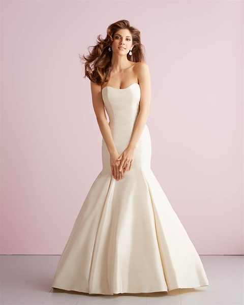 http://svadba-msk.ru/img/common/dress/480x0x0/allure_bridals/romance_2014/7_2711f.jpg_1.jpg