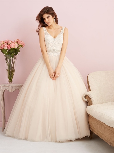http://svadba-msk.ru/img/common/dress/480x0x0/allure_bridals/romance_2014/7_2750f.jpg_1.jpg