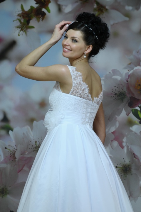 http://svadba-msk.ru/img/common/dress/480x0x0/elena_medynskaya/sakura_2014/daniella_2.jpg