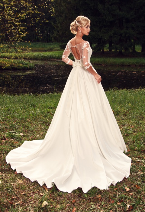 http://svadba-msk.ru/img/common/dress/480x0x0/jully_bride/diamonds_2015/annelin_2.jpg