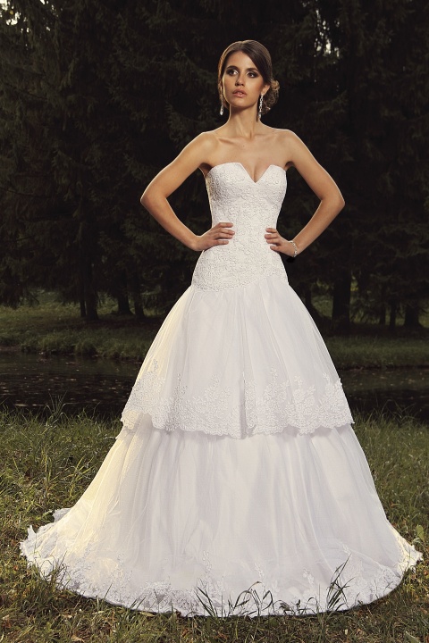 http://svadba-msk.ru/img/common/dress/480x0x0/jully_bride/diamonds_2015/carol.jpg_1.jpg