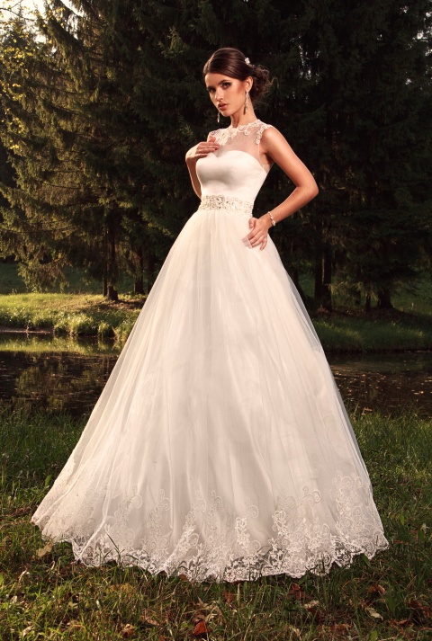 http://svadba-msk.ru/img/common/dress/480x0x0/jully_bride/diamonds_2015/catharina.jpg_1.jpg