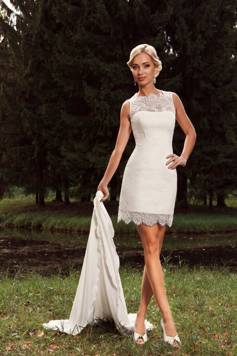 http://svadba-msk.ru/img/common/dress/480x0x0/jully_bride/diamonds_2015/cindy_2.jpg