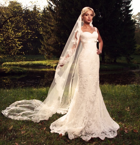 http://svadba-msk.ru/img/common/dress/480x0x0/jully_bride/diamonds_2015/lindana_dve_storoni_rastyani.jpg_1.jpg
