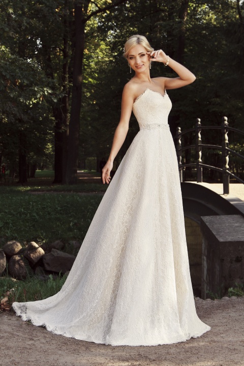 http://svadba-msk.ru/img/common/dress/480x0x0/jully_bride/diamonds_2015/ulla.jpg_1.jpg