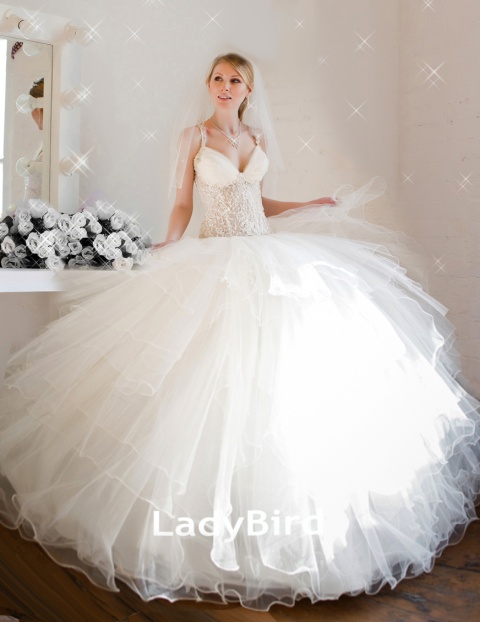 http://svadba-msk.ru/img/common/dress/480x0x0/ladybird/classic_2014/lbk007_1.jpg