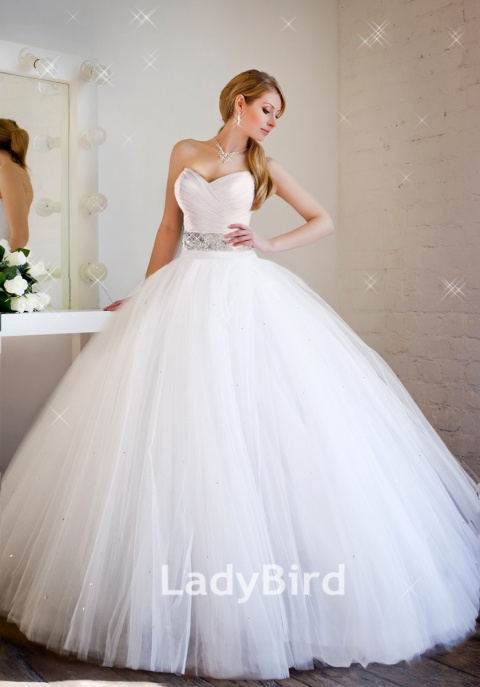 http://svadba-msk.ru/img/common/dress/480x0x0/ladybird/classic_2014/lbk022_1.jpg