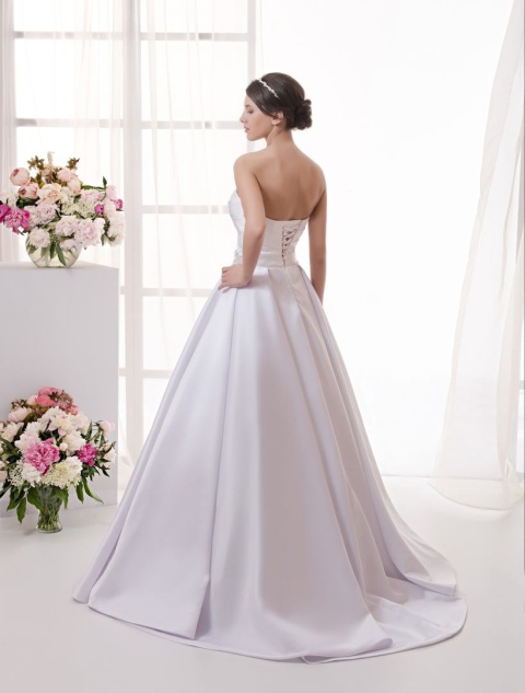 http://svadba-msk.ru/img/common/dress/480x0x0/nava_bride/luminosa_2015/boseda_2.jpg