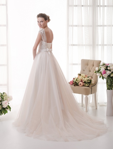 http://svadba-msk.ru/img/common/dress/480x0x0/nava_bride/luminosa_2015/claudia_2.jpg