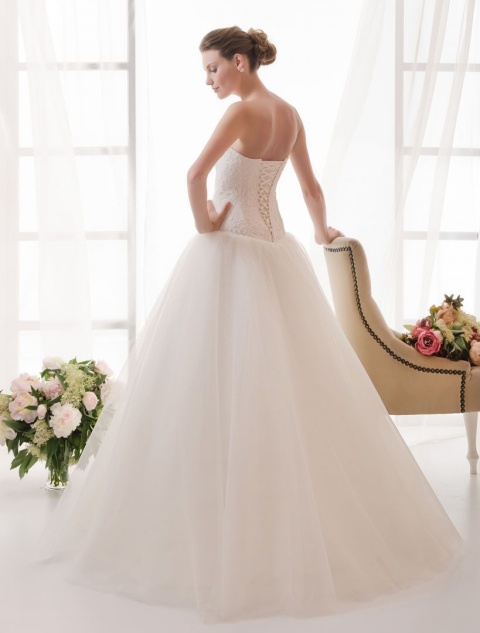 http://svadba-msk.ru/img/common/dress/480x0x0/nava_bride/luminosa_2015/goira_2.jpg