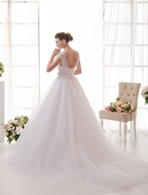 http://svadba-msk.ru/img/common/dress/480x0x0/nava_bride/luminosa_2015/isma_2.jpg