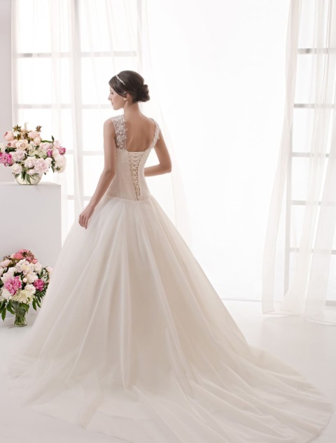 http://svadba-msk.ru/img/common/dress/480x0x0/nava_bride/luminosa_2015/jeski_2.jpg