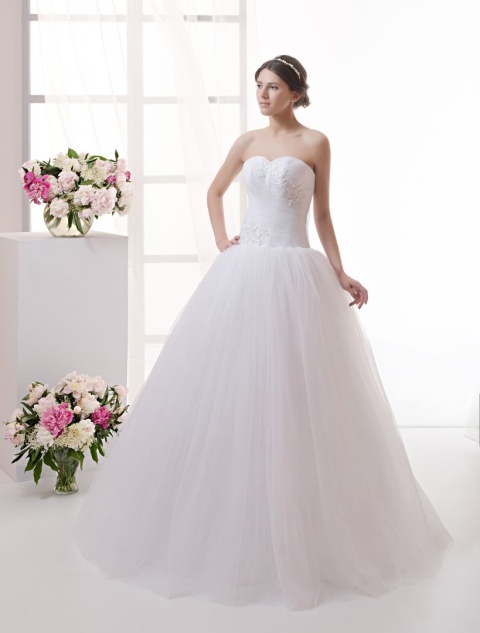 http://svadba-msk.ru/img/common/dress/480x0x0/nava_bride/luminosa_2015/leomi.jpg_1.jpg
