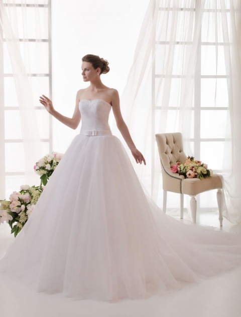 http://svadba-msk.ru/img/common/dress/480x0x0/nava_bride/luminosa_2015/limar.jpg_1.jpg
