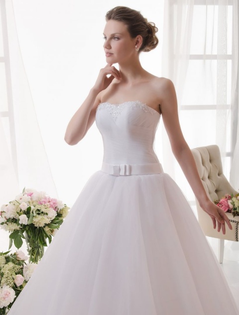 http://svadba-msk.ru/img/common/dress/480x0x0/nava_bride/luminosa_2015/limar_2.jpg