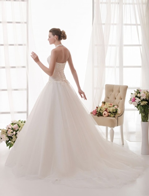 http://svadba-msk.ru/img/common/dress/480x0x0/nava_bride/luminosa_2015/lucinda_2.jpg