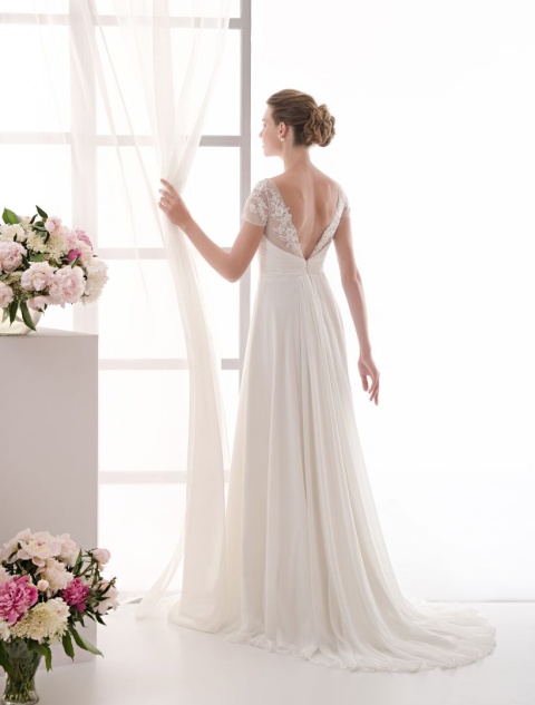 http://svadba-msk.ru/img/common/dress/480x0x0/nava_bride/luminosa_2015/maello_2.jpg