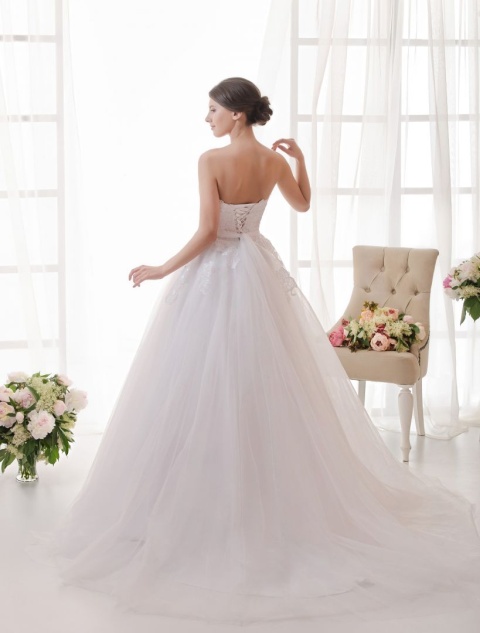 http://svadba-msk.ru/img/common/dress/480x0x0/nava_bride/luminosa_2015/naomi_2.jpg