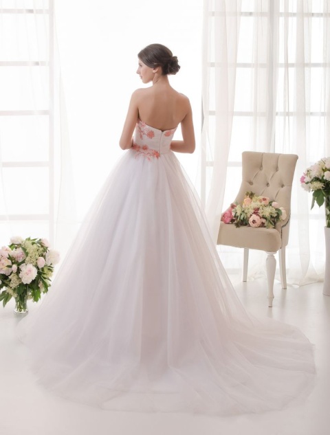 http://svadba-msk.ru/img/common/dress/480x0x0/nava_bride/luminosa_2015/nico_2.jpg