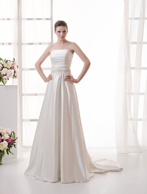 http://svadba-msk.ru/img/common/dress/480x0x0/nava_bride/luminosa_2015/raimena.jpg_1.jpg