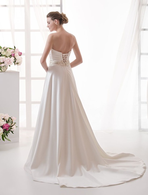 http://svadba-msk.ru/img/common/dress/480x0x0/nava_bride/luminosa_2015/raimena_2.jpg