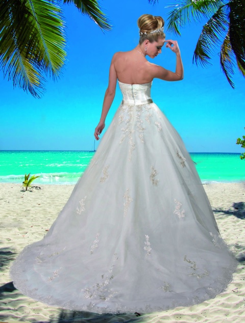 http://svadba-msk.ru/img/common/dress/480x0x0/tomy_mariage/prestige_2014/astrid_2.jpg